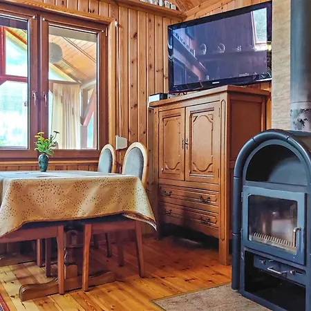 2 Bedroom Beautiful In Casa de Férias Wilcze (Greater Poland)